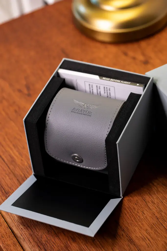 海と空、二つの極限環境を制する新世代ダイバーズウォッチ「XPRO DIVE 300 AUTO」発売! Navy SEALs ダイビングマニュアルを搭載した“二環境対応”ツールウォッチ 画像 8