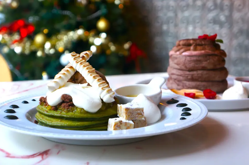 【MICASADECO】冬の始まりを彩るパンケーキ！濃厚マスカルチョコムース×ベリーと高級抹茶×ゆずジャムの贅沢なハーモニー 画像 1