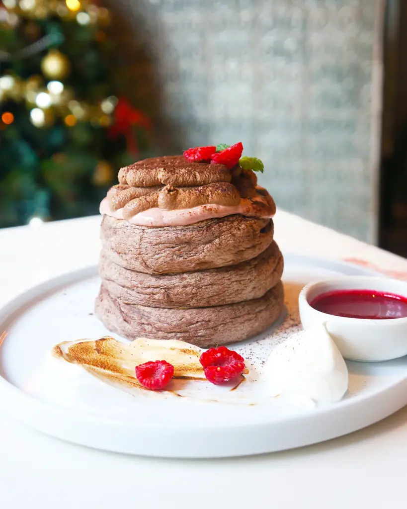 【MICASADECO】冬の始まりを彩るパンケーキ！濃厚マスカルチョコムース×ベリーと高級抹茶×ゆずジャムの贅沢なハーモニー 画像 2