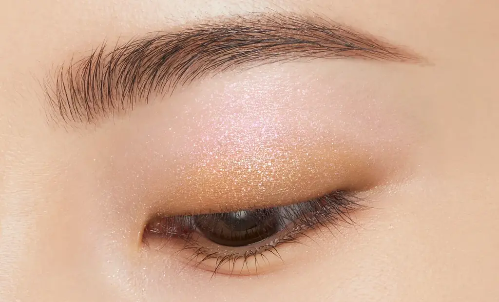 【本日発売】エテュセから、ピンクの多幸感を纏う 冬の新色アイ＆リップ登場 画像 4