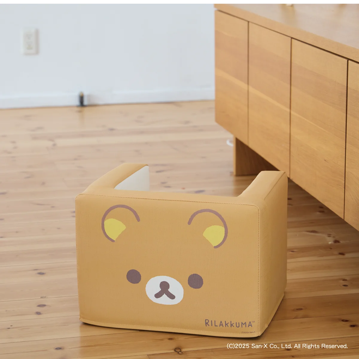 リラックマファンにおススメ！、iebito新商品『キッズチェアクッション』発売 ― 推しのぬいぐるみを飾ってもカワイイ快適アイテム 12/5より受注開始！ 画像 2