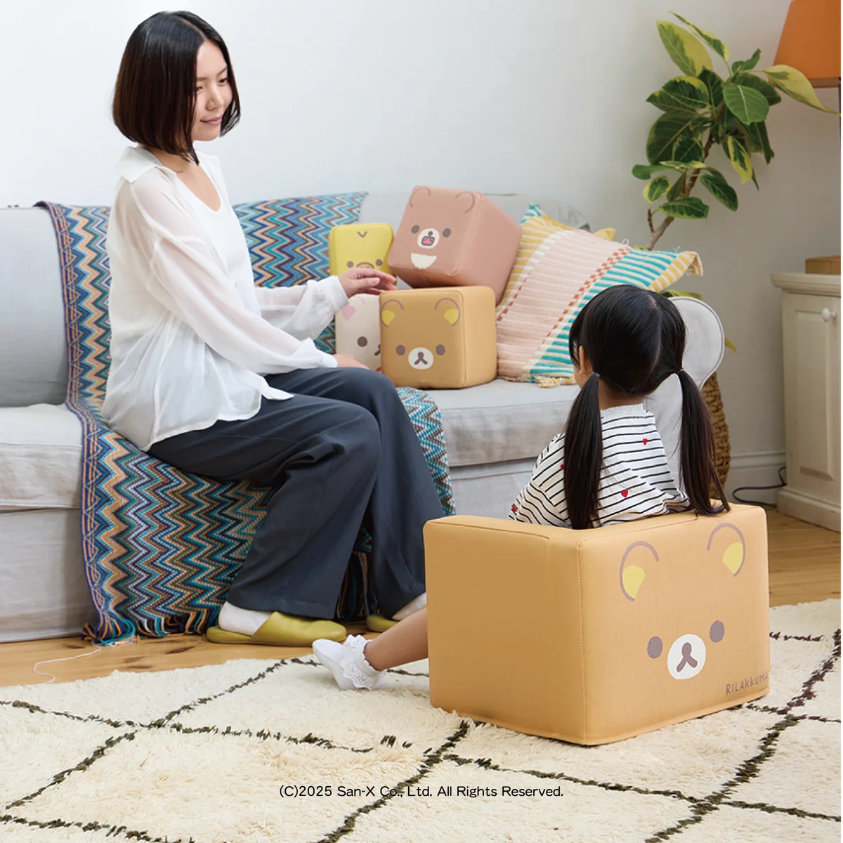 リラックマファンにおススメ！、iebito新商品『キッズチェアクッション』発売 ― 推しのぬいぐるみを飾ってもカワイイ快適アイテム 12/5より受注開始！ 画像 3