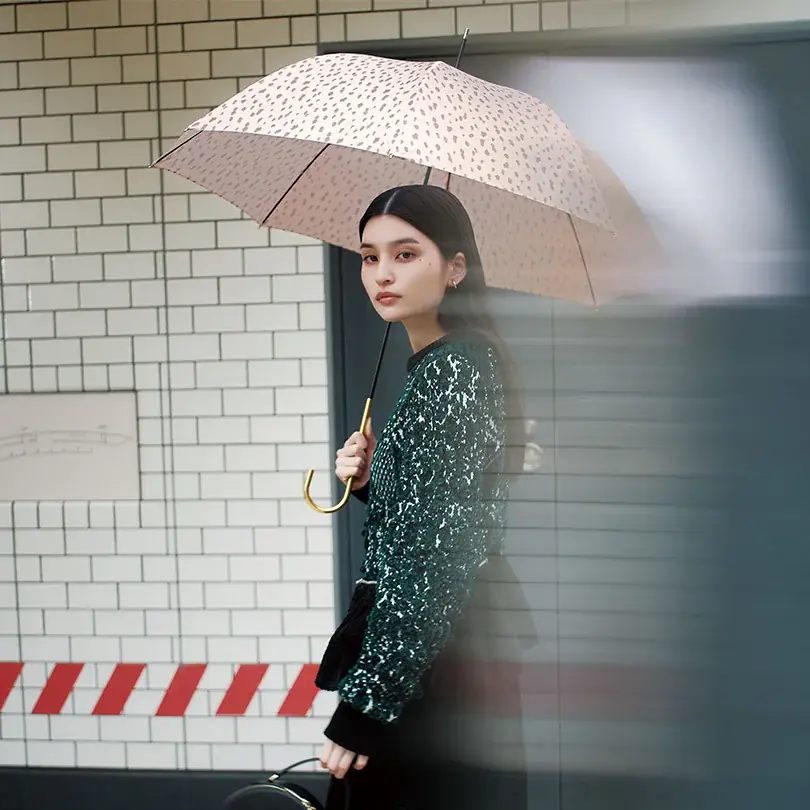 【株式会社ビコーズ】ホリデー気分を彩るクリスマスキャンペーンを開催！楽天ストアで傘・レインコートをご購入いただいた先着30名様に、心ときめく特製ギフトラッピングとクリスマスチャームをプレゼント！ 画像 5