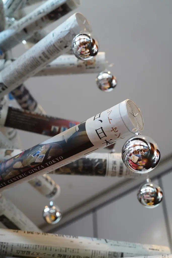 新聞社の記憶が残る銀座に“新聞”と“文字”をテーマにしたアートなクリスマスツリーが登場 画像 2