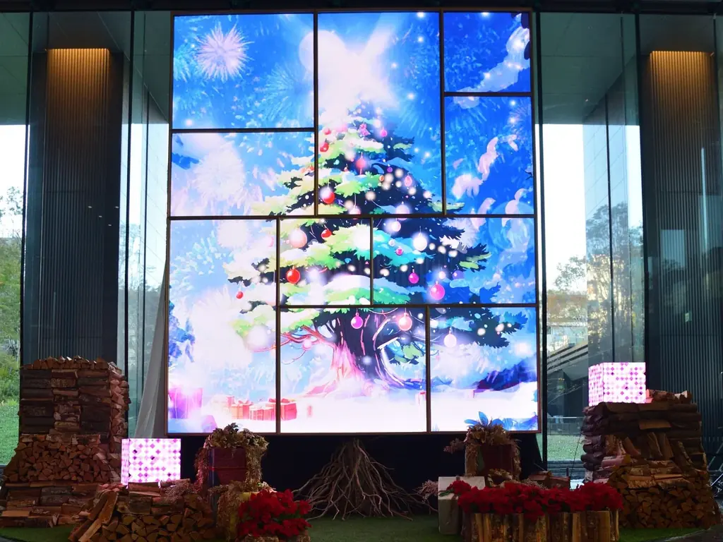 光りと映像が織りなす新感覚の輝き！高さ7mの「LEDパネルツリー」が「住友不動産東京三田ガーデンタワー」に登場！住友不動産と日比谷花壇が、園児300名を招いたクリスマスイベントを共同開催しました。 画像 4