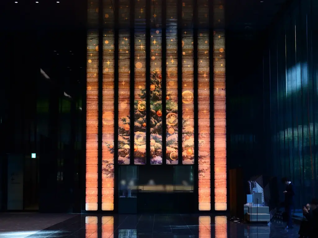 光りと映像が織りなす新感覚の輝き！高さ7mの「LEDパネルツリー」が「住友不動産東京三田ガーデンタワー」に登場！住友不動産と日比谷花壇が、園児300名を招いたクリスマスイベントを共同開催しました。 画像 5