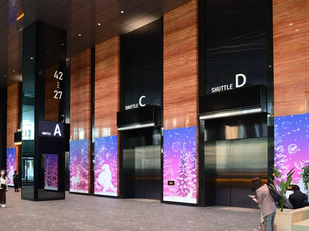 光りと映像が織りなす新感覚の輝き！高さ7mの「LEDパネルツリー」が「住友不動産東京三田ガーデンタワー」に登場！住友不動産と日比谷花壇が、園児300名を招いたクリスマスイベントを共同開催しました。 画像 6