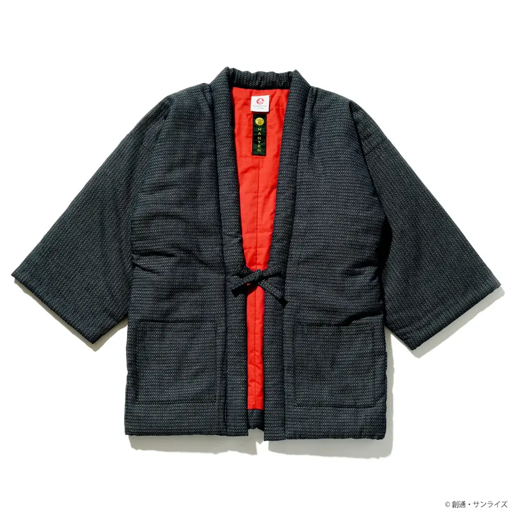 『機動戦士ガンダム 逆襲のシャア』、『機動戦士ガンダム 閃光のハサウェイ キルケーの魔女』より、大正二年創業の老舗、宮田織物とのコラボによる「わた入れ半纏（はんてん）」が登場! 画像 11