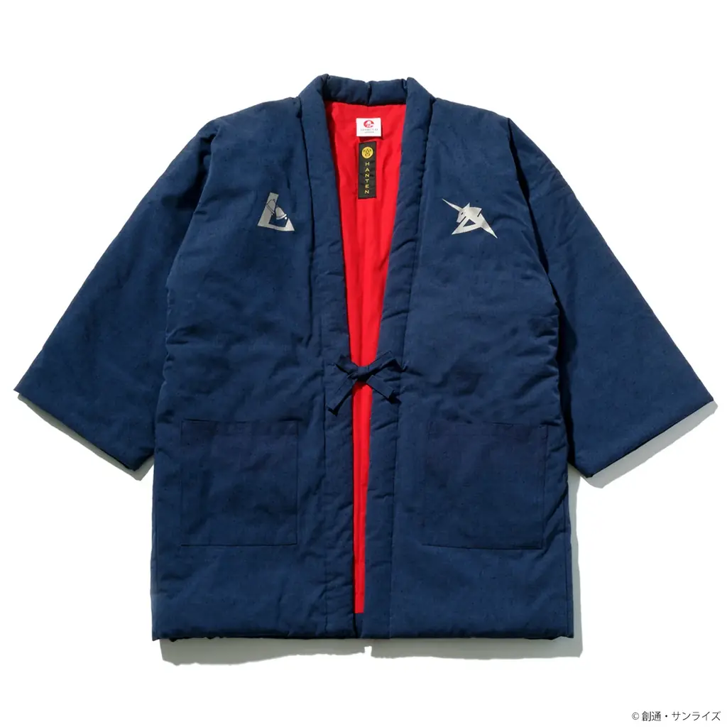 『機動戦士ガンダム 逆襲のシャア』、『機動戦士ガンダム 閃光のハサウェイ キルケーの魔女』より、大正二年創業の老舗、宮田織物とのコラボによる「わた入れ半纏（はんてん）」が登場! 画像 2