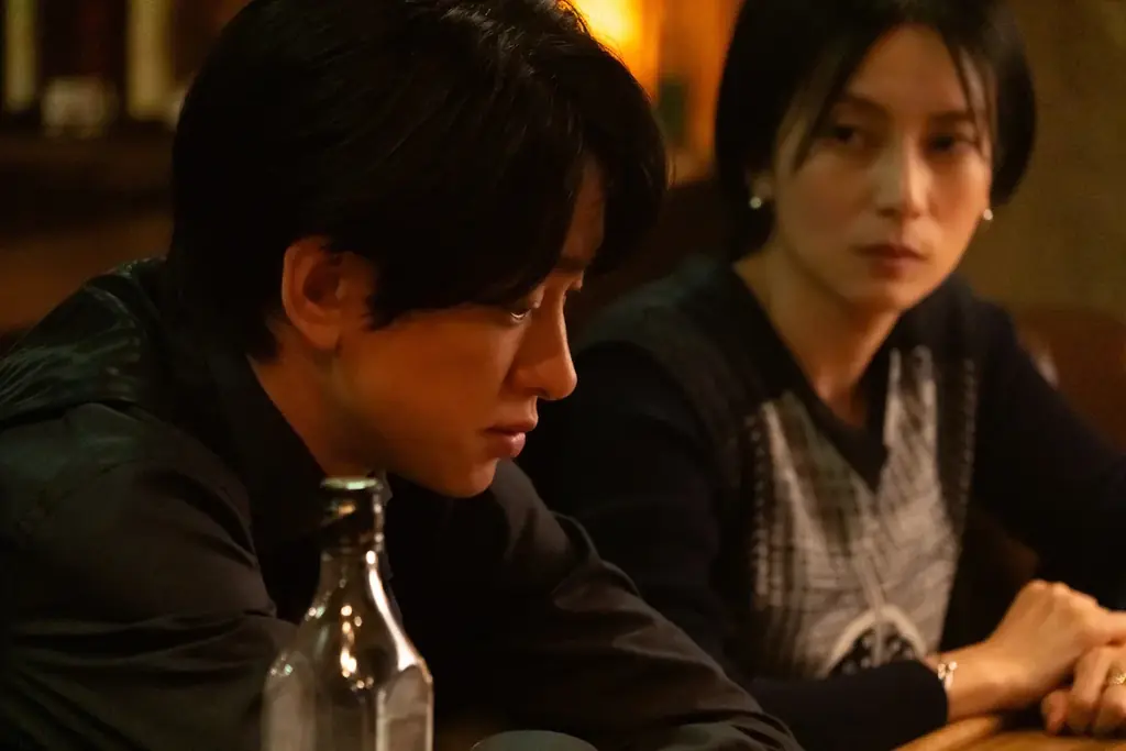 ABEMAオリジナルドラマ『スキャンダルイブ』#3／週刊誌記者“奏”川口春奈が、大手事務所と週刊誌の“癒着”に切り込む！大物俳優にまつわる“性加害疑惑”も判明！？ 画像 4