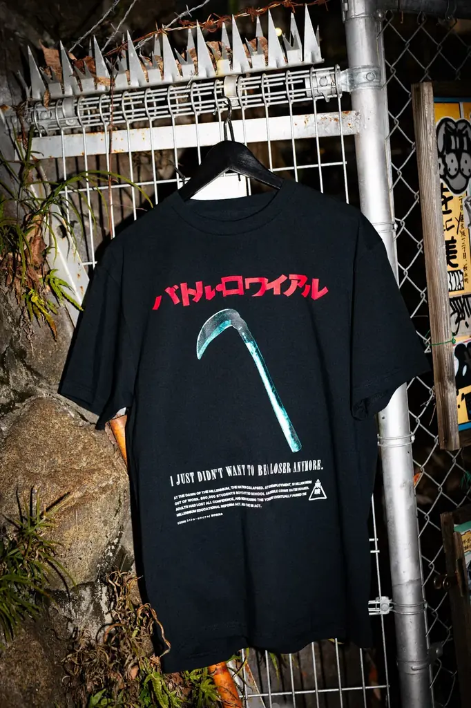 『バトル・ロワイアル』教師・キタノのセットアップジャージ　25年前の映画公開日12/16（火）より限定販売決定！ファーストサマーウイカ＆鈴木もぐら着用写真も公開！ 画像 13