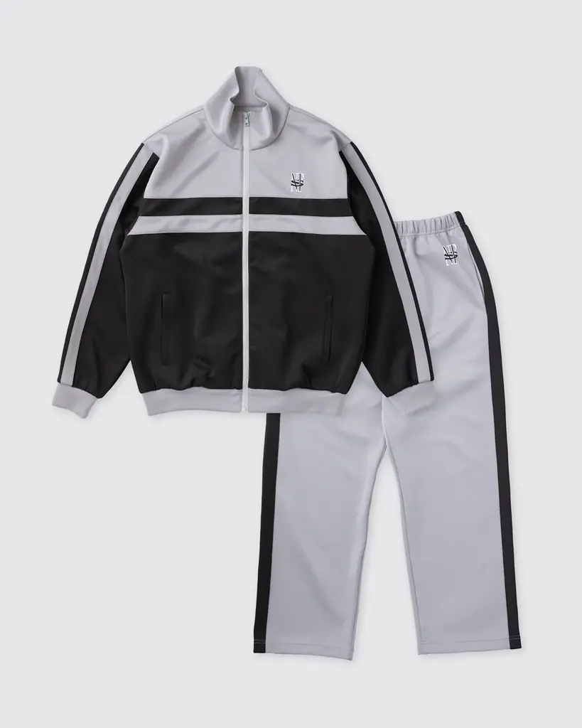 『バトル・ロワイアル』教師・キタノのセットアップジャージ　25年前の映画公開日12/16（火）より限定販売決定！ファーストサマーウイカ＆鈴木もぐら着用写真も公開！ 画像 7