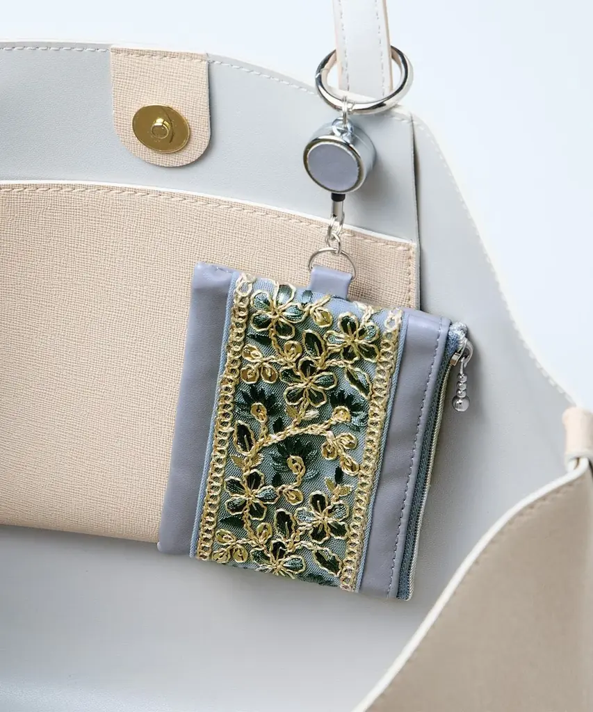 初コラボ・占星術研究家・鏡リュウジさん監修の「流れ星財布」や「天体ピルケース」など新年のしあわせを呼び込むハッピーアイテム3点がフェリシモから新登場 画像 12