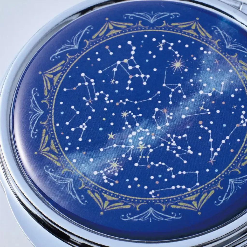 初コラボ・占星術研究家・鏡リュウジさん監修の「流れ星財布」や「天体ピルケース」など新年のしあわせを呼び込むハッピーアイテム3点がフェリシモから新登場 画像 6