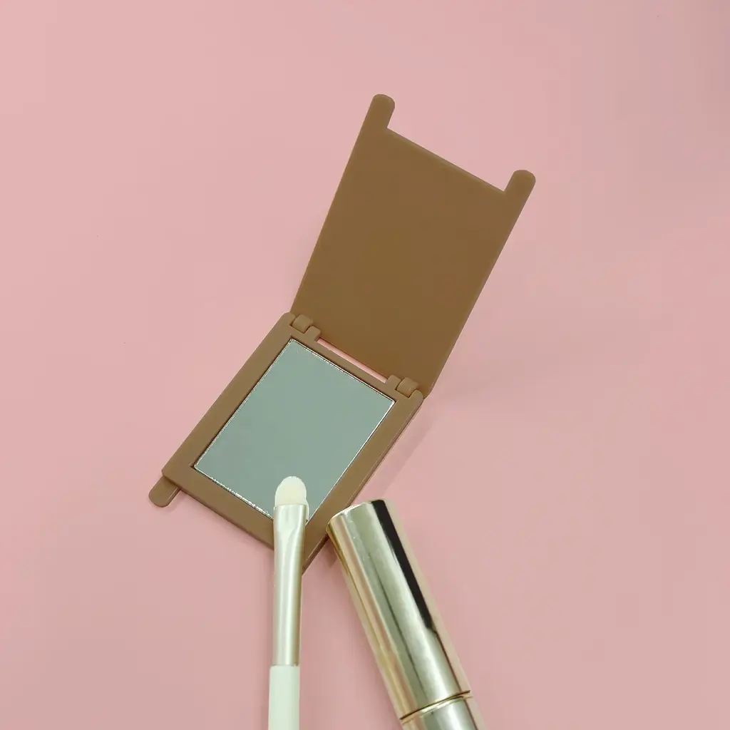 サンリオキャラクターデザインの、席を確保したい時に活躍するスタンドミラーと手紙交換をしていた頃を思い出すポーチが、2025年11月中旬より全国のカプセルトイ自販機にて発売中！ 画像 11