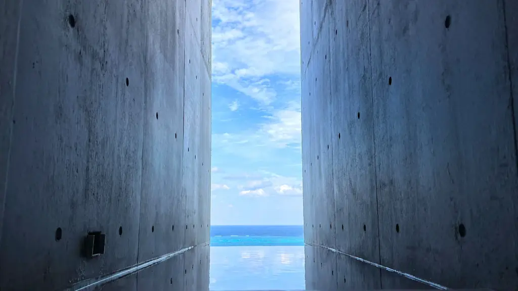 沖縄に新名所誕生へ！天空と海がつながるプライベートサウナヴィラ。インフィニティ露天風呂で極上の“ととのい”を味わえる1棟貸切ヴィラ「MERIVAS MOTOBU」始動！ 画像 1