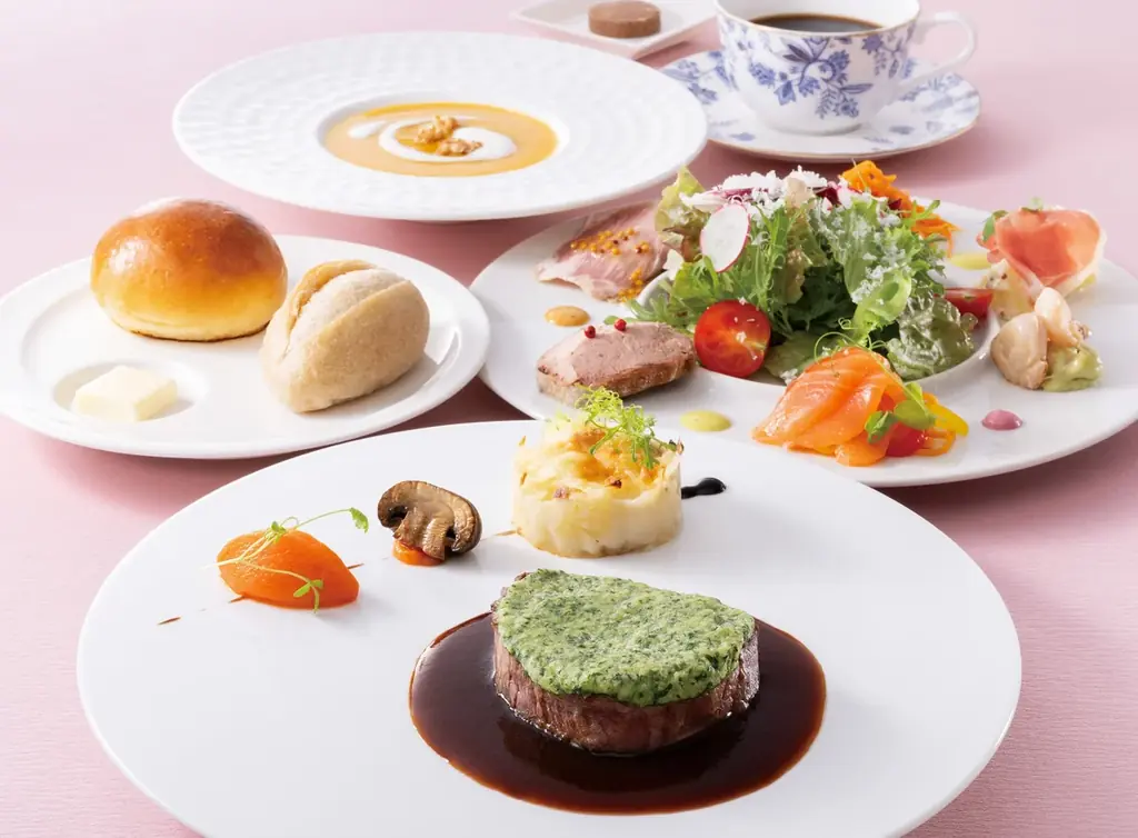 6つのホテルを巡ると、次回以降使える「ランチお食事券」をプレゼント！大阪キタエリア6ホテル共同ランチ企画　Meet(出会う)×Meat(肉)！「春の味めぐり」美味しい出会い ～苺スイーツもご一緒に～ 画像 6