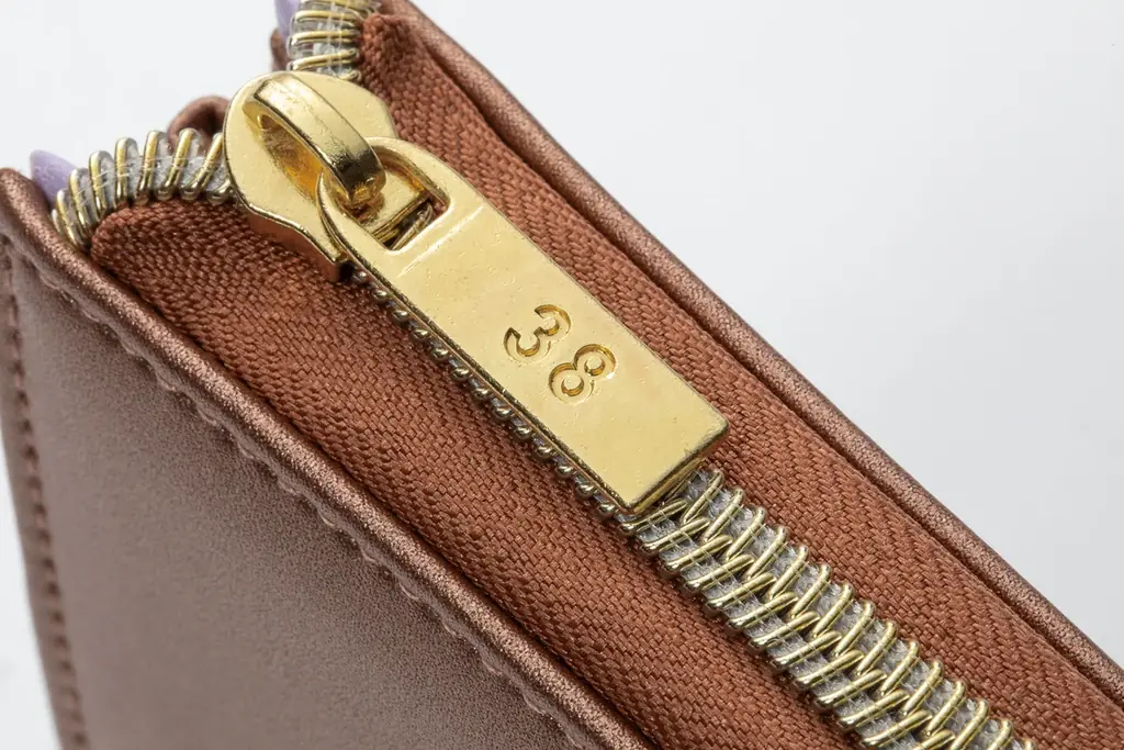 『レタスクラブ』2026年1月号特別版は「琉球風水志シウマさん監修　高見え！ 最強金運ミニ財布」が付録！ 画像 2