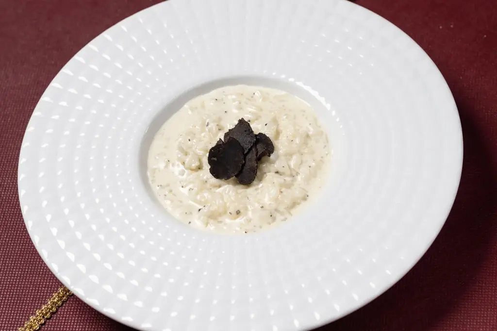 【12/24・25限定】ウニ・キャビア・オマール海老・フォアグラなど豪華食材をつかったコースを夜景とともに。福岡・中州 es（エス）「クリスマスディナー2025」予約開始 画像 10