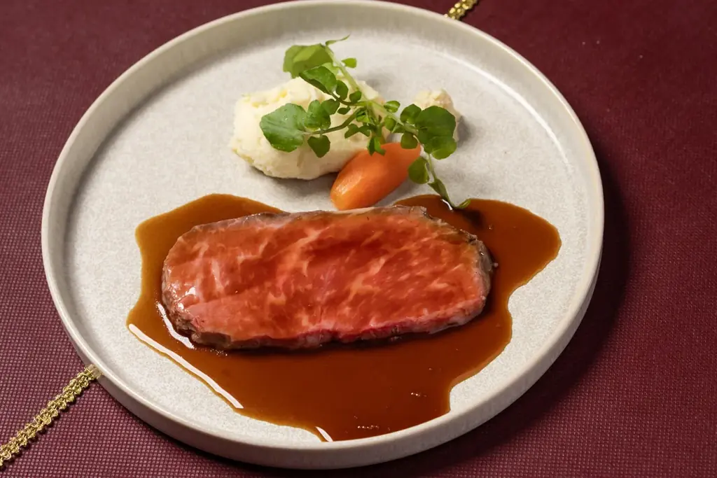 【12/24・25限定】ウニ・キャビア・オマール海老・フォアグラなど豪華食材をつかったコースを夜景とともに。福岡・中州 es（エス）「クリスマスディナー2025」予約開始 画像 11