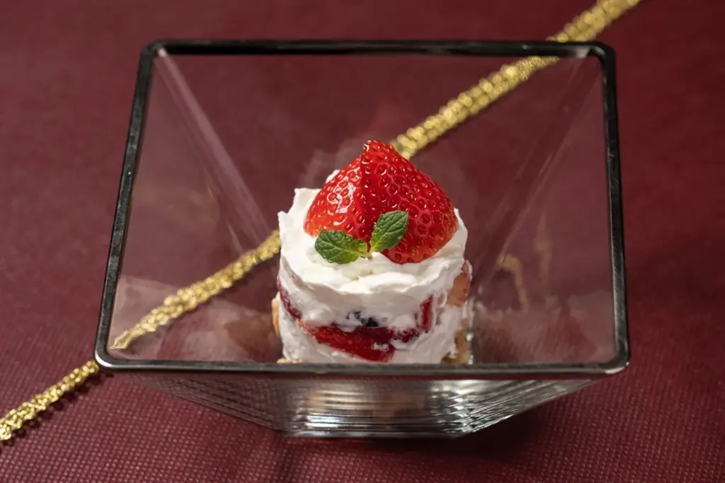 【12/24・25限定】ウニ・キャビア・オマール海老・フォアグラなど豪華食材をつかったコースを夜景とともに。福岡・中州 es（エス）「クリスマスディナー2025」予約開始 画像 12