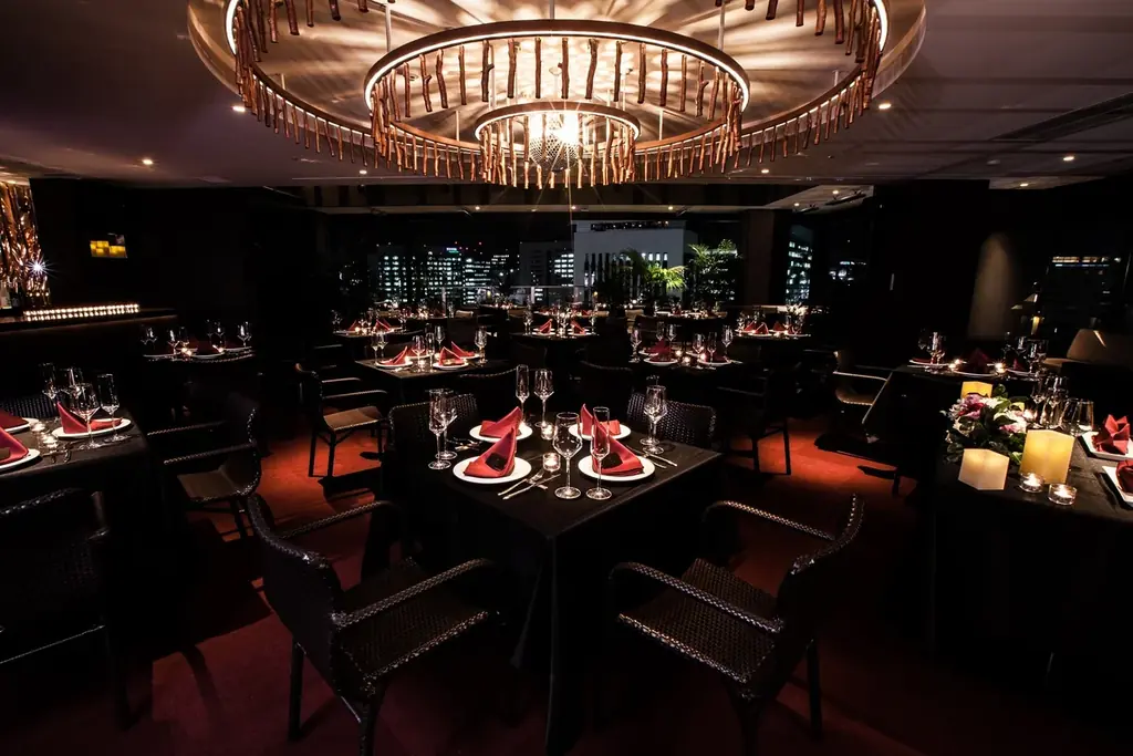 【12/24・25限定】ウニ・キャビア・オマール海老・フォアグラなど豪華食材をつかったコースを夜景とともに。福岡・中州 es（エス）「クリスマスディナー2025」予約開始 画像 15