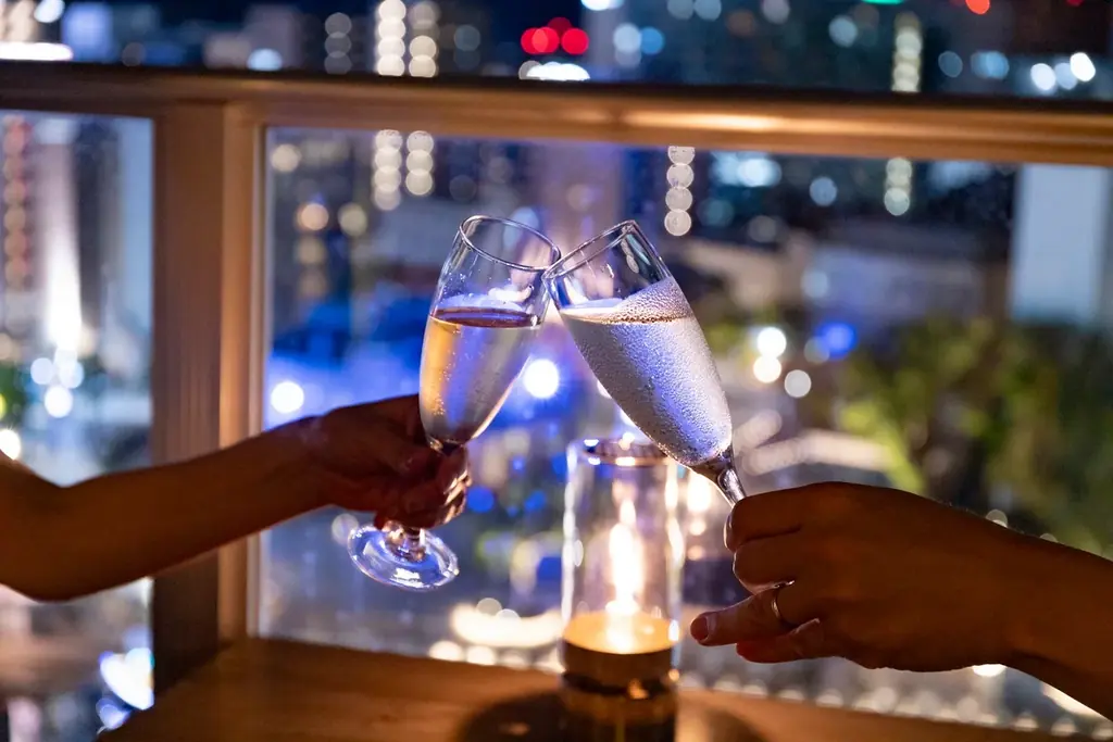 【12/24・25限定】ウニ・キャビア・オマール海老・フォアグラなど豪華食材をつかったコースを夜景とともに。福岡・中州 es（エス）「クリスマスディナー2025」予約開始 画像 4