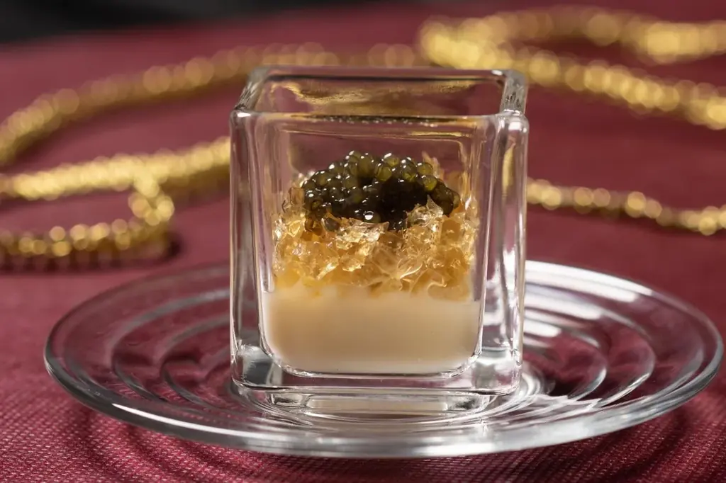 【12/24・25限定】ウニ・キャビア・オマール海老・フォアグラなど豪華食材をつかったコースを夜景とともに。福岡・中州 es（エス）「クリスマスディナー2025」予約開始 画像 5