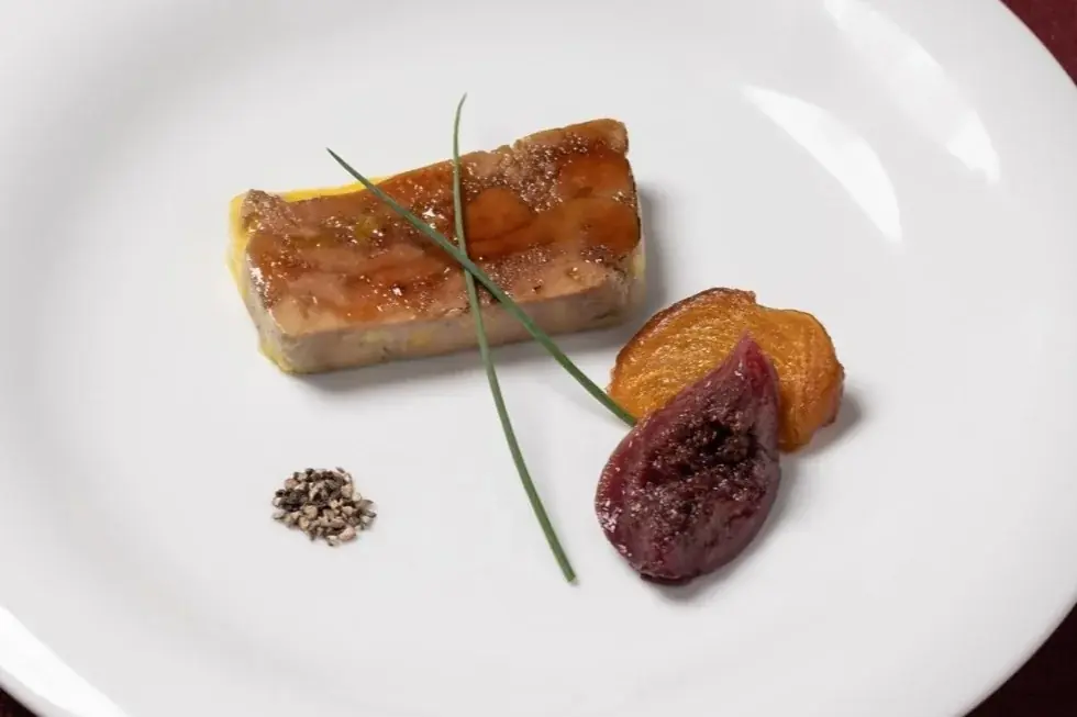 【12/24・25限定】ウニ・キャビア・オマール海老・フォアグラなど豪華食材をつかったコースを夜景とともに。福岡・中州 es（エス）「クリスマスディナー2025」予約開始 画像 8