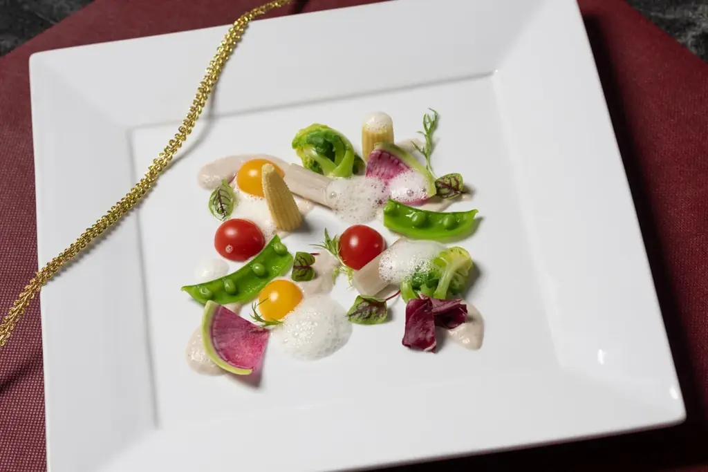 【12/24・25限定】ウニ・キャビア・オマール海老・フォアグラなど豪華食材をつかったコースを夜景とともに。福岡・中州 es（エス）「クリスマスディナー2025」予約開始 画像 9