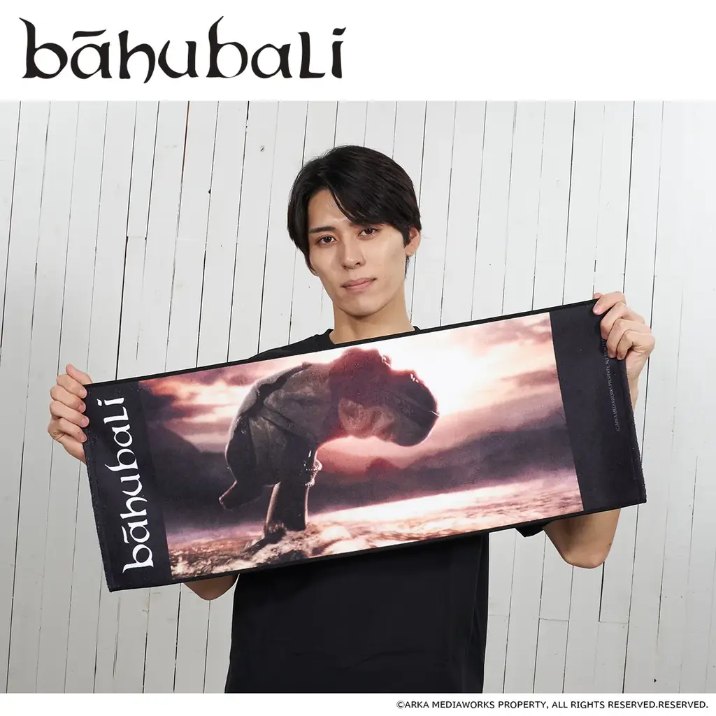 インド映画『バーフバリ』×プレミアムバンダイのコラボがついに結願！40cm超の巨大アクスタや映画の世界に入り込めるタオル、『有給休暇中』アクスタなど展開。 画像 22