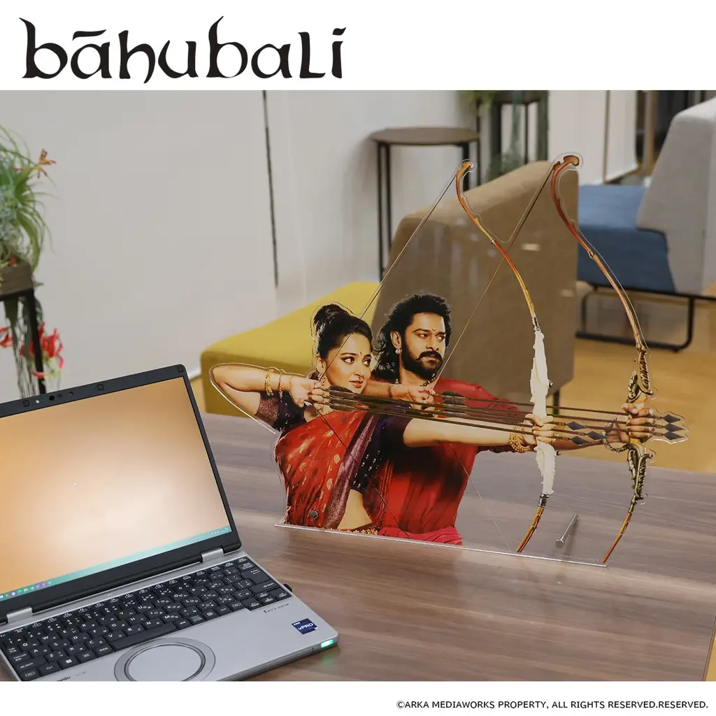 インド映画『バーフバリ』×プレミアムバンダイのコラボがついに結願！40cm超の巨大アクスタや映画の世界に入り込めるタオル、『有給休暇中』アクスタなど展開。 画像 28