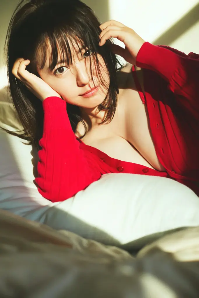 磯山さやかのアザーカット写真集『afterglow』発売