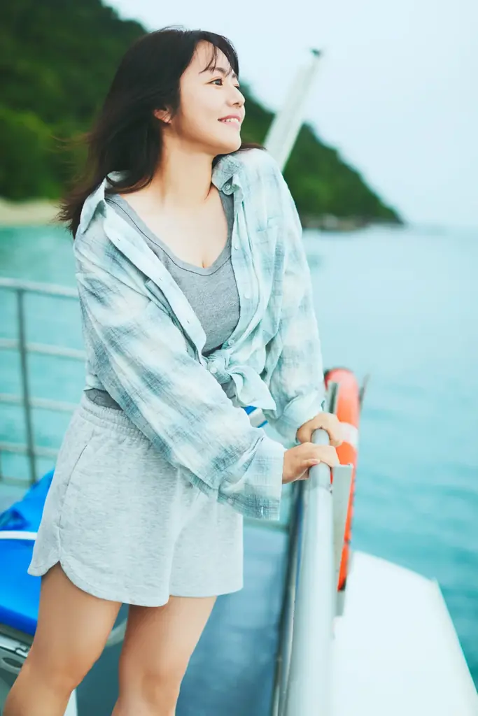 グラビアレジェンド・磯山さやかデビュー25周年写真集「余韻」が大好評につき、デジタル限定のアガーカット版写真集「afterglow」を12月5日に発売！ 画像 2