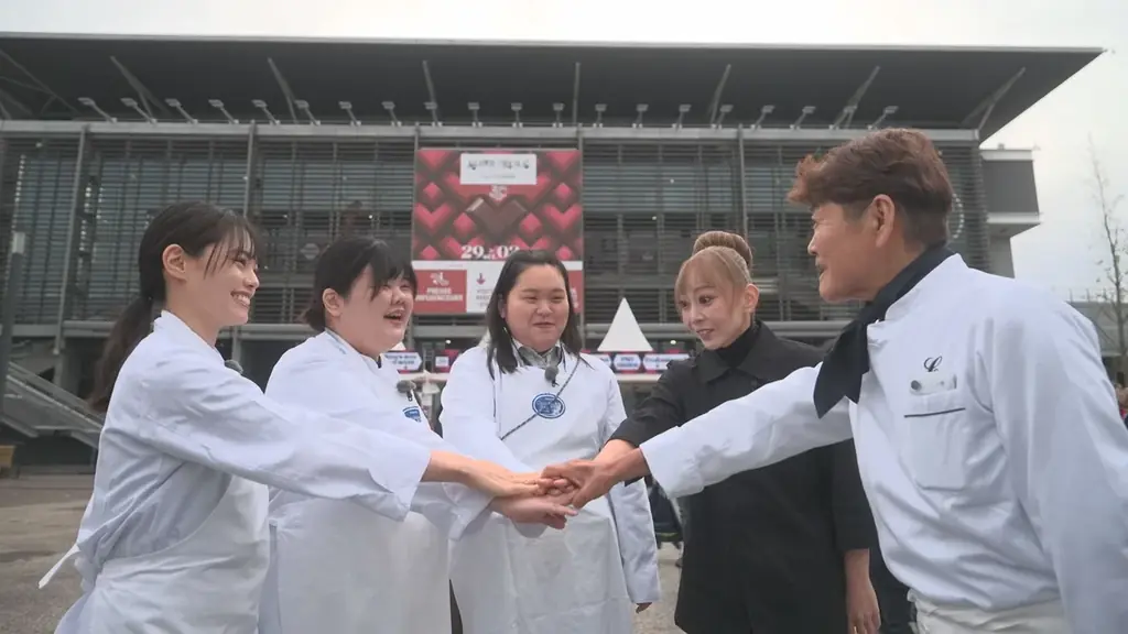 KBCテレビ『ぼる部屋』×福岡の老舗洋菓子店「チョコレートショップ」コラボスイーツが販売スタート！本場パリの「サロン・デュ・ショコラ」に出品した田辺渾身のスイーツ3品の味とは！？ 画像 1