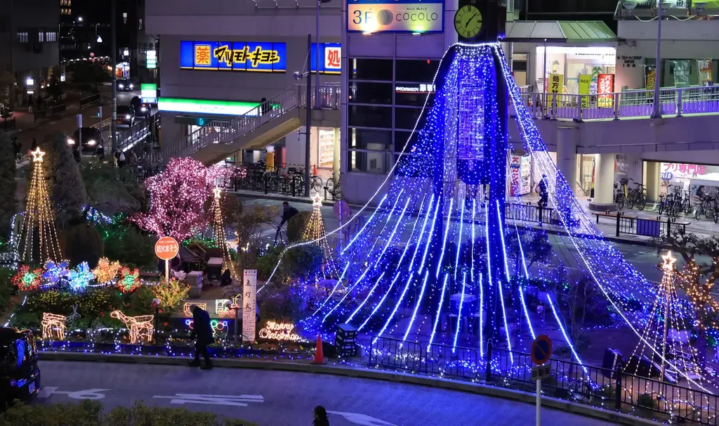 JR高槻駅前を冬恒例のイルミネーションが彩る 画像 1