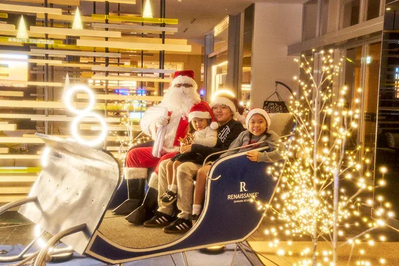 沖縄・恩納村【サンタと一緒に☆記念撮影】高さ13ｍのバブルツリー、イルカのイルミネーション、夢のキャンディハウス etc. 画像 11