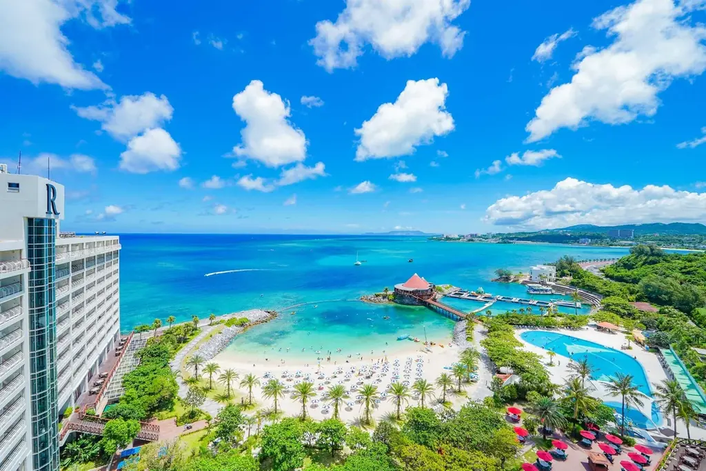 沖縄・恩納村【サンタと一緒に☆記念撮影】高さ13ｍのバブルツリー、イルカのイルミネーション、夢のキャンディハウス etc. 画像 22