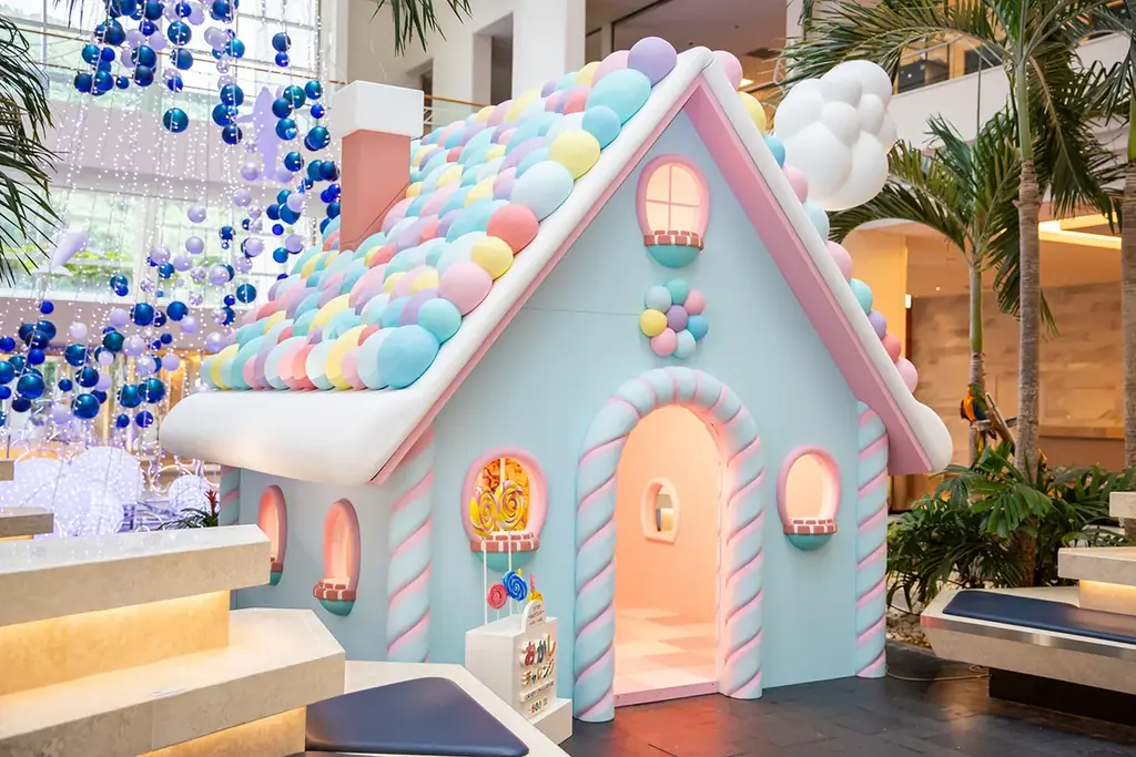 沖縄・恩納村【サンタと一緒に☆記念撮影】高さ13ｍのバブルツリー、イルカのイルミネーション、夢のキャンディハウス etc. 画像 3