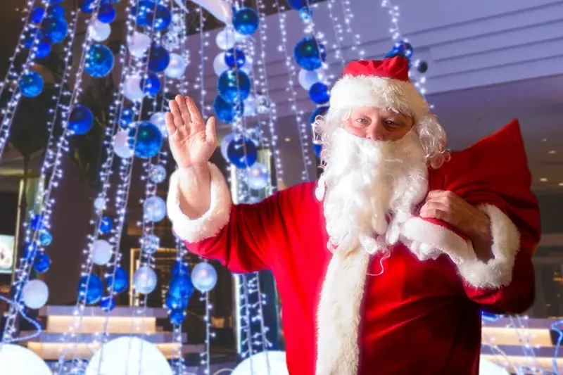 沖縄・恩納村【サンタと一緒に☆記念撮影】高さ13ｍのバブルツリー、イルカのイルミネーション、夢のキャンディハウス etc. 画像 4