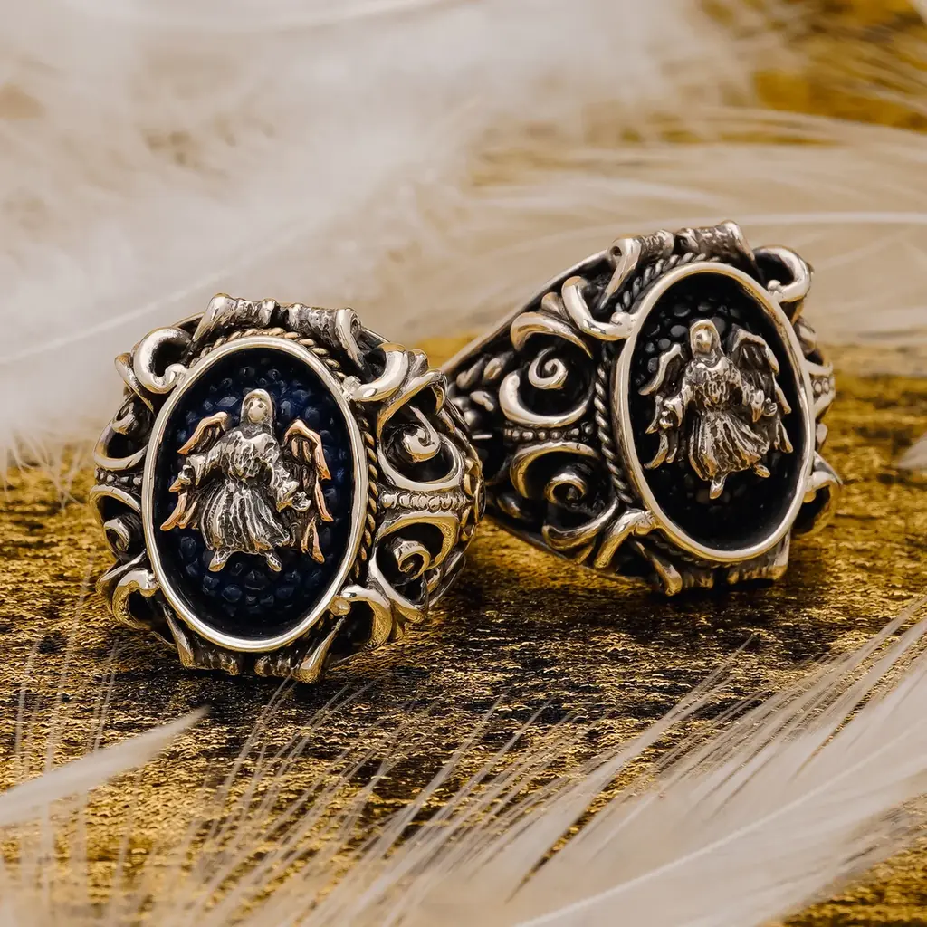 -Dennis Pollicino氏への敬意を込め- 2025年12月13日にLEATHERS AND TREASURESが新作リングとエンジェルパーツを発売 画像 2