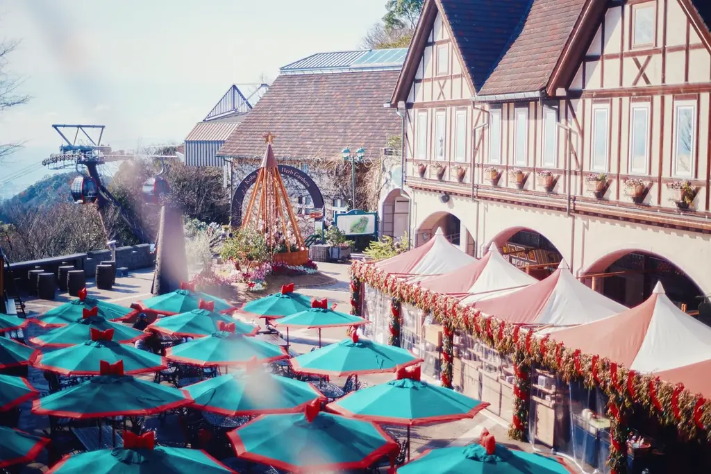 クリスマスマーケットで賑わう「神⼾布引ハーブ園」のレストランやカフェラウンジで「心も体も温まるフェア」を開催中！スイーツを中心とした期間限定メニューが登場。”ほっこり、ゆったり”楽しいひと時を・・・。 画像 3