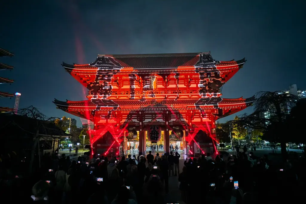 一旗プロデュース「ASAKUSA CULTURE & LIGHTS 2025」の公式記録写真を公開。浅草寺史上初、宝蔵門・五重塔・二天門プロジェクションマッピング。名勝 伝法院庭園と絵馬堂の鑑賞機会。 画像 13