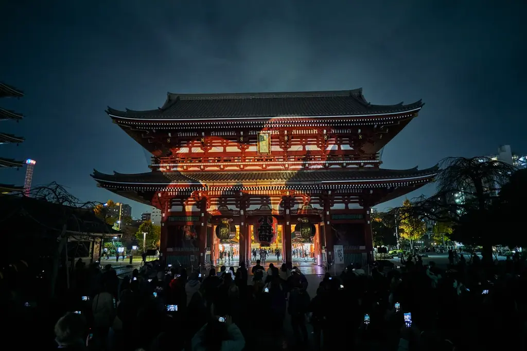 一旗プロデュース「ASAKUSA CULTURE & LIGHTS 2025」の公式記録写真を公開。浅草寺史上初、宝蔵門・五重塔・二天門プロジェクションマッピング。名勝 伝法院庭園と絵馬堂の鑑賞機会。 画像 16