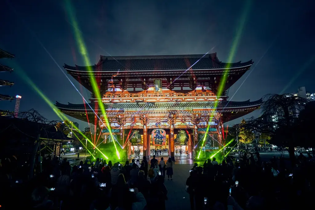 一旗プロデュース「ASAKUSA CULTURE & LIGHTS 2025」の公式記録写真を公開。浅草寺史上初、宝蔵門・五重塔・二天門プロジェクションマッピング。名勝 伝法院庭園と絵馬堂の鑑賞機会。 画像 17
