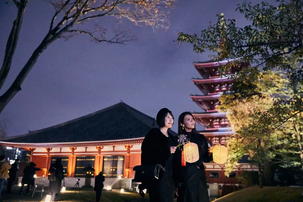 一旗プロデュース「ASAKUSA CULTURE & LIGHTS 2025」の公式記録写真を公開。浅草寺史上初、宝蔵門・五重塔・二天門プロジェクションマッピング。名勝 伝法院庭園と絵馬堂の鑑賞機会。 画像 5