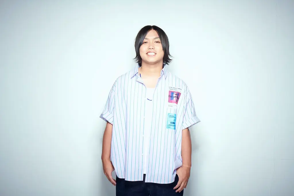 「水溜りボンド トミー」コラボ×「黒潮拉麺」監修！背脂の甘味とニンニクが広がる“中毒系”カップ麺「ばかほど背油黒醤油ラーメン」12月7日（日）よりウエルシアグループで限定発売！ 画像 3