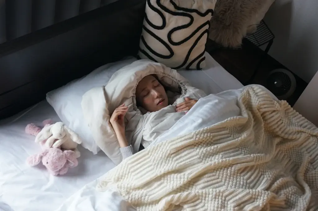 ねぶくろんシリーズ人気の防寒寝具に“雪うさぎ”が登場。頭・肩の冷えを対策！ 画像 3