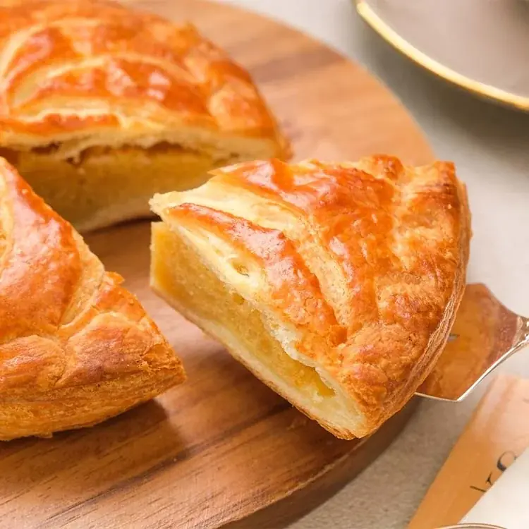 【おうちでフランスの新年を体験】幸福を分け合うスイーツ『フランス伝統菓子 ガレット・デ・ロワ2026』をスナックミーオンラインストアで期間限定発売 画像 3