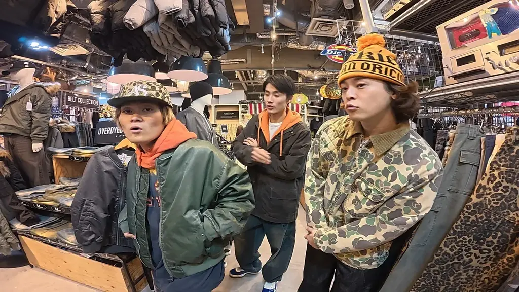 高感度なハイファッションをエンタメとして発信するYouTubeクリエイター集団「ポーカーズ」が、SPINNSにてコーディネートバトルを開催！ポーカーズが厳選した古着アイテムを全国5店舗で発売決定！ 画像 2